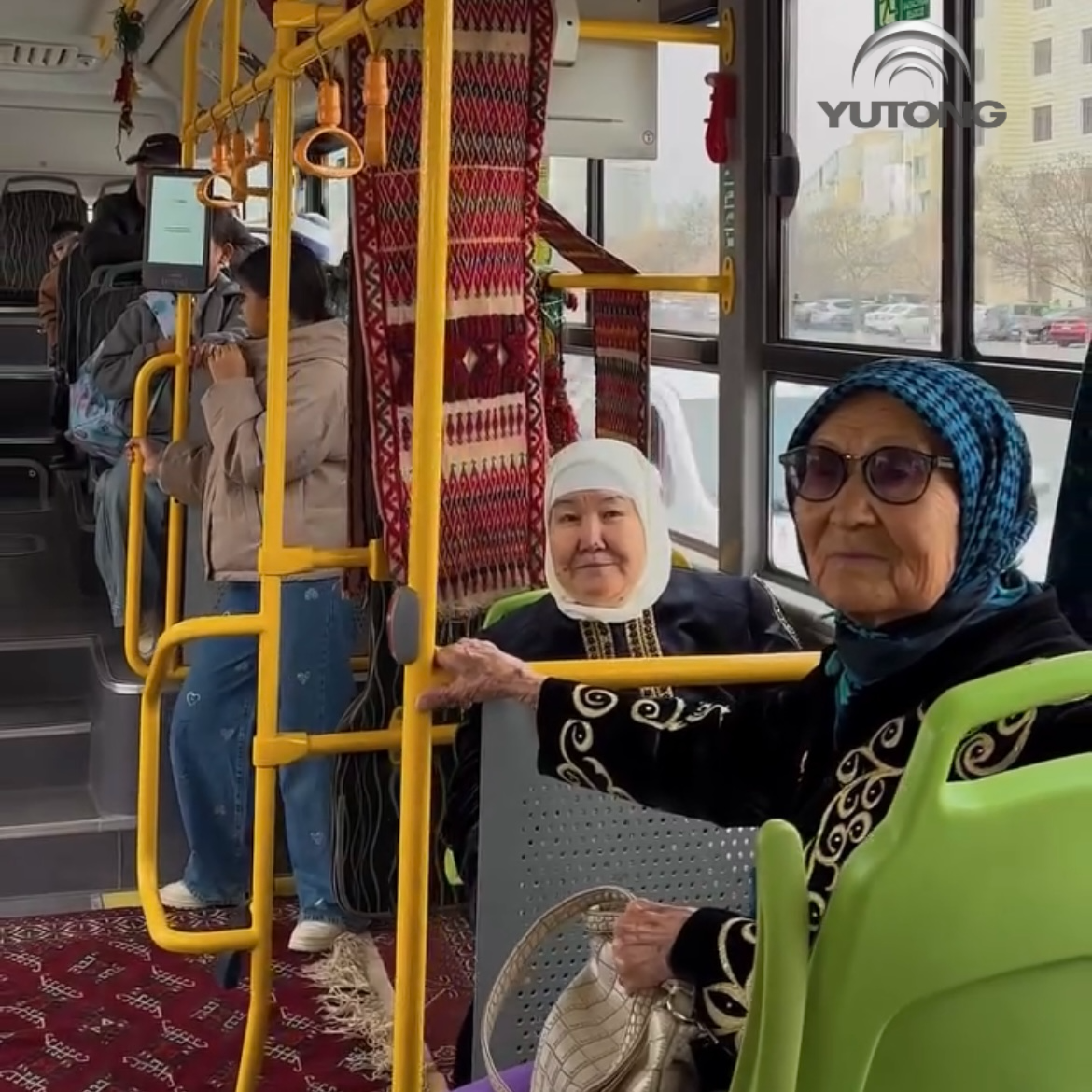 Праздничная атмосфера Наурыза в городском транспорте