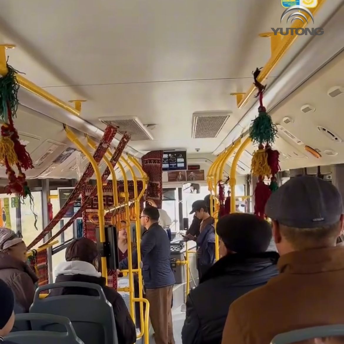 Праздничная атмосфера Наурыза в городском транспорте