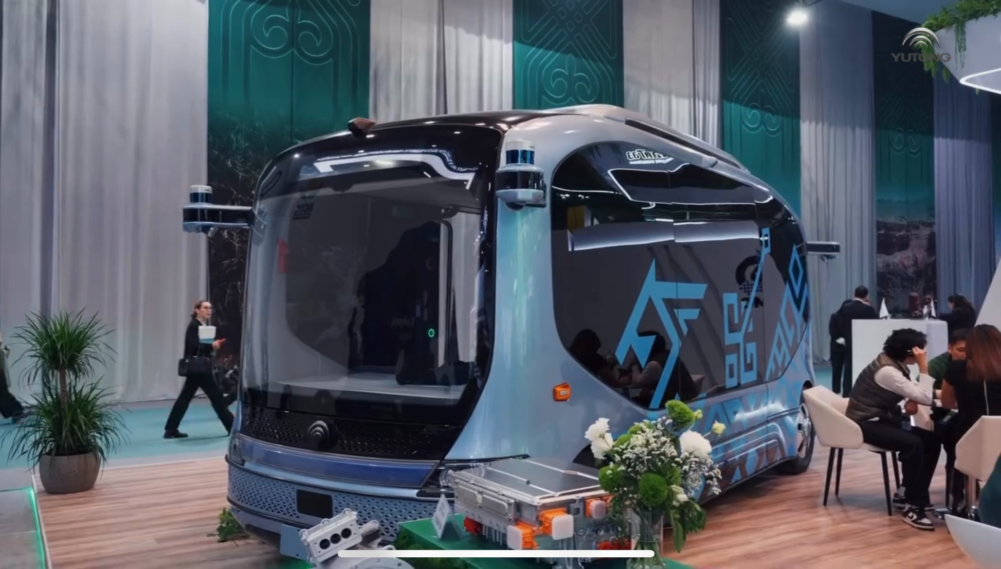 Yutong и Qaztehna на RES 2026 EXPO представили беспилотный автобус «XiaoYu»