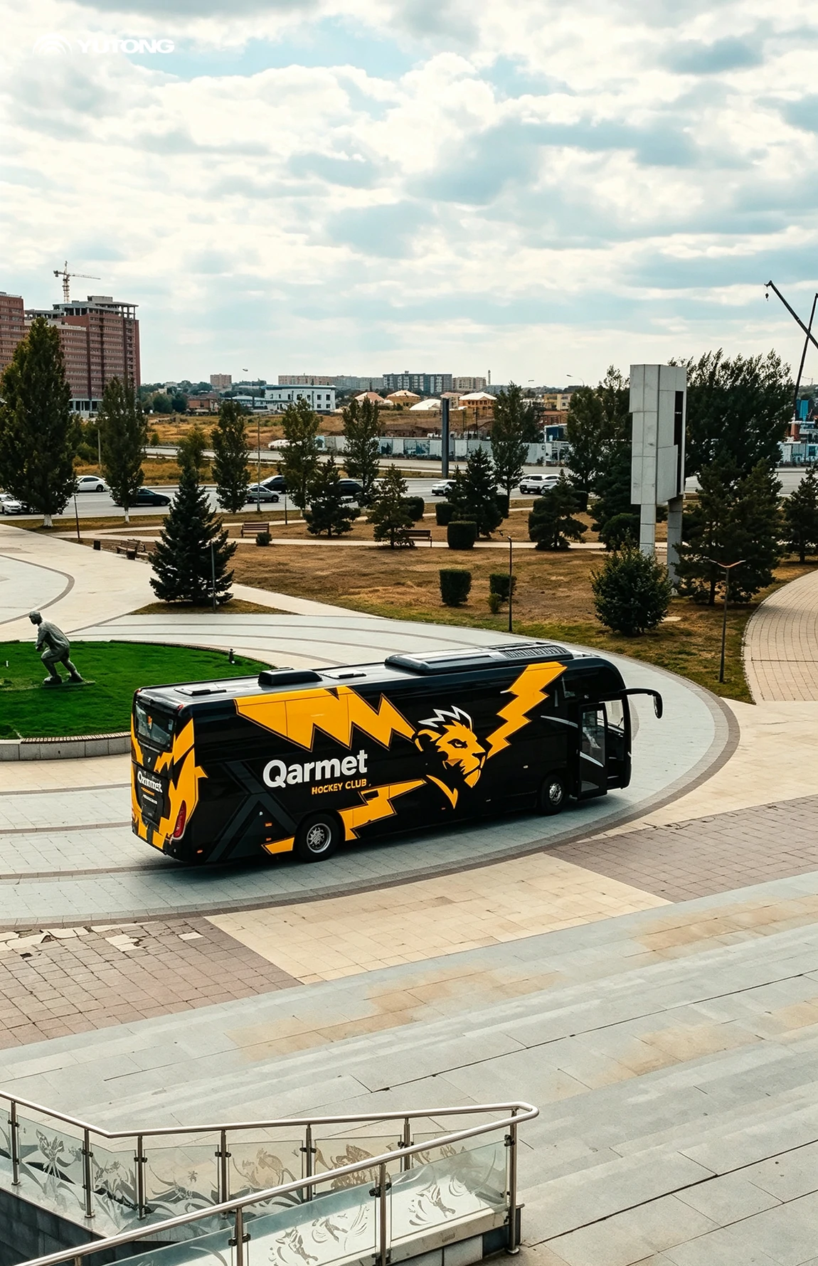 Автобус Yutong для хоккейного клуба Qarmet: комфорт в каждой поездке Автобус Yutong для хоккейного клуба Qarmet: комфорт в каждой поездке